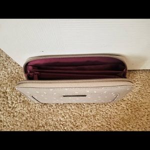 Dakine crossbody purse with matching wallet